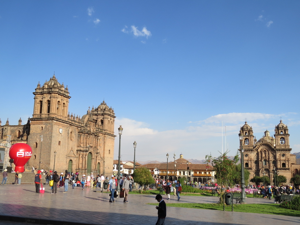 Plaza de Armas_Cusco-Barry Hsiung201710.jpg Plaza de Armas_Cusco-Barry Hsiung201710.jpg