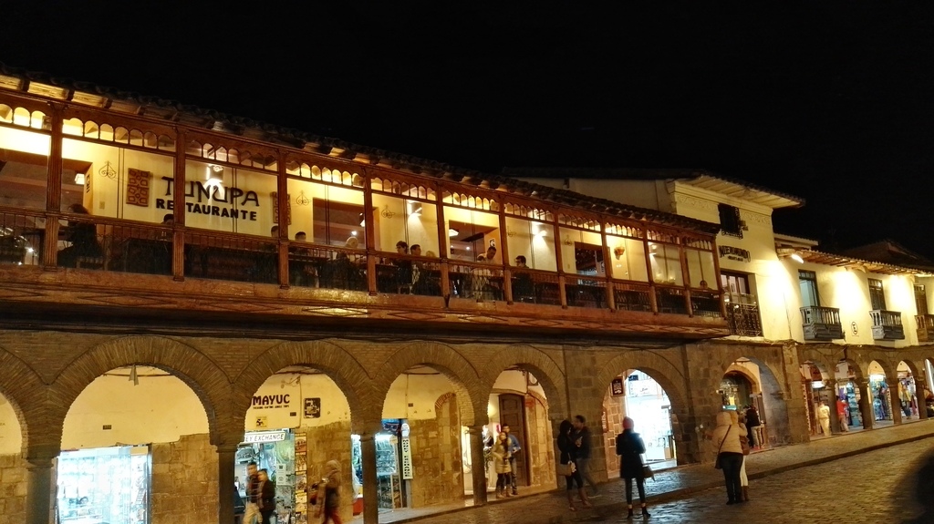 Night view of Plaza de Armas_Cusco-Barry Hsiung201710 (3).jpg Night view of Plaza de Armas_Cusco-Barry Hsiung201710 (3).jpg