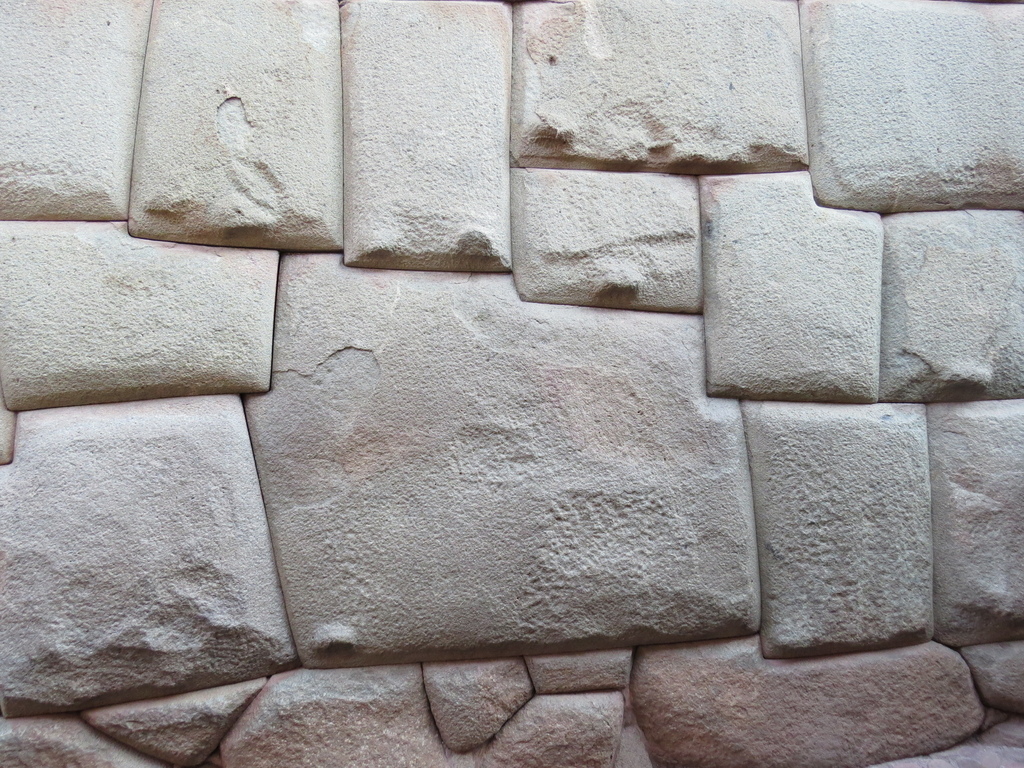 Twelve angle stone_Cusco_Peru_Barry Hsiung201710.jpg Twelve angle stone_Cusco_Peru_Barry Hsiung201710.jpg