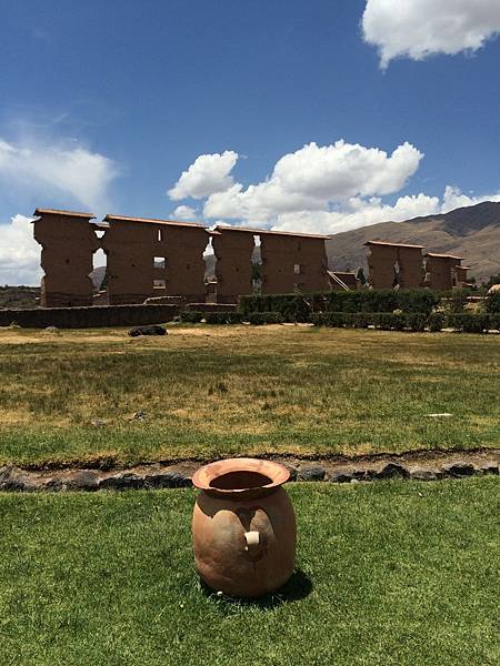 Central wall of the Temple of Wiracocha_Raqci_Peru_Barry Hsiung201710.jpg Central wall of the Temple of Wiracocha_Raqci_Peru_Barry Hsiung201710.jpg
