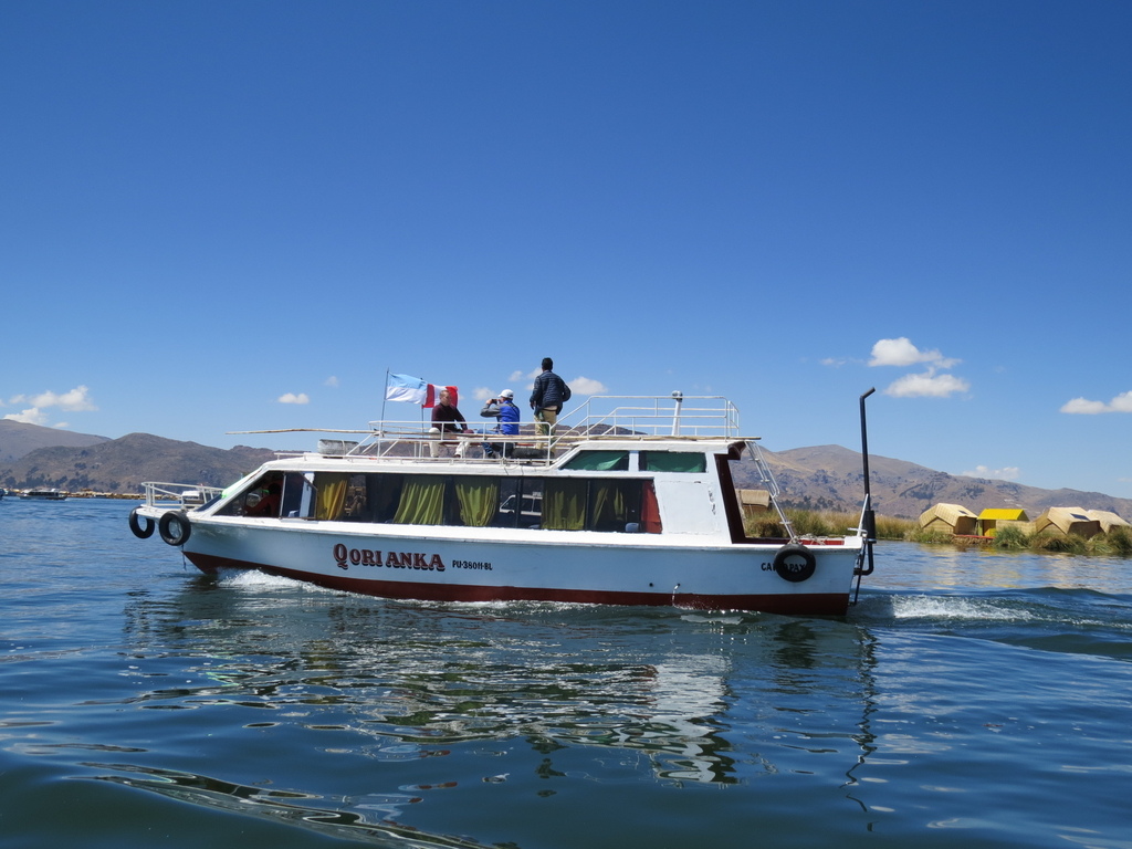Yacht@Lake Titicaca_Peru_Barry Hsiung201710.jpg Yacht@Lake Titicaca_Peru_Barry Hsiung201710.jpg
