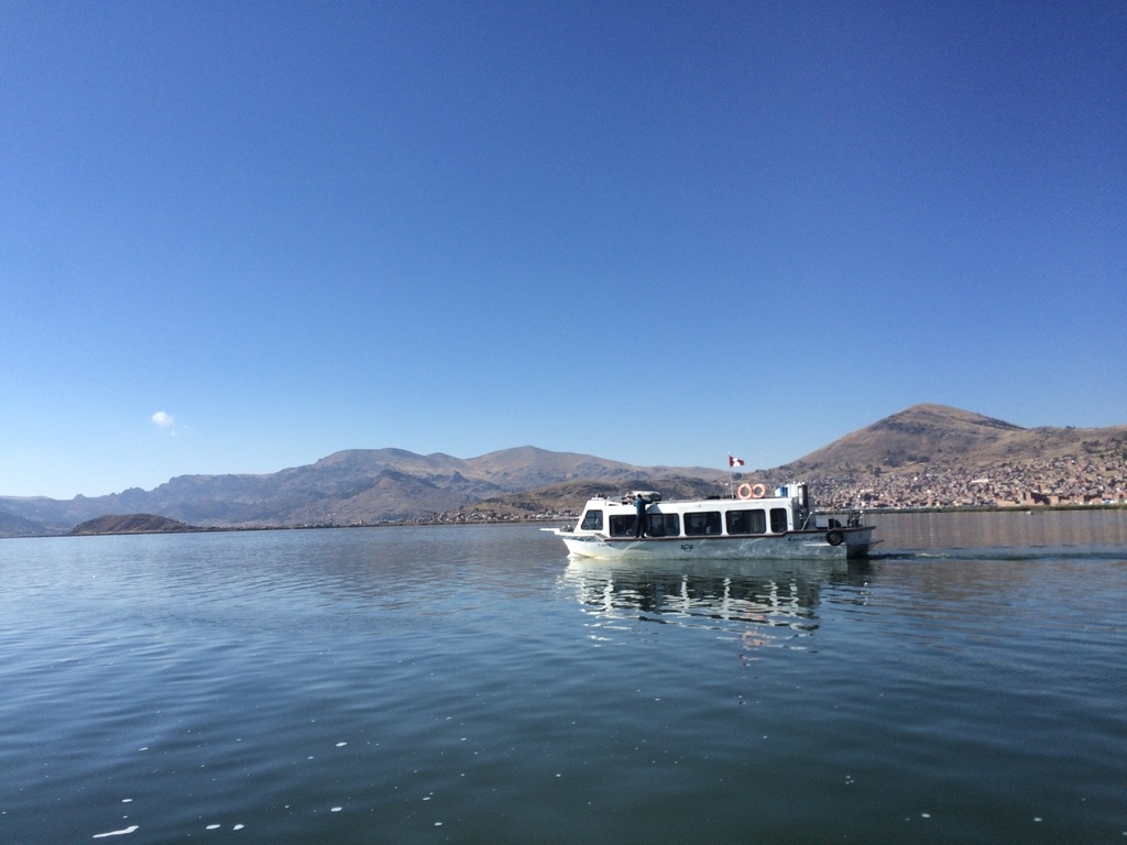 Yacht@Lake Titicaca_Peru_Barry Hsiung201710 (3).jpg Yacht@Lake Titicaca_Peru_Barry Hsiung201710 (3).jpg