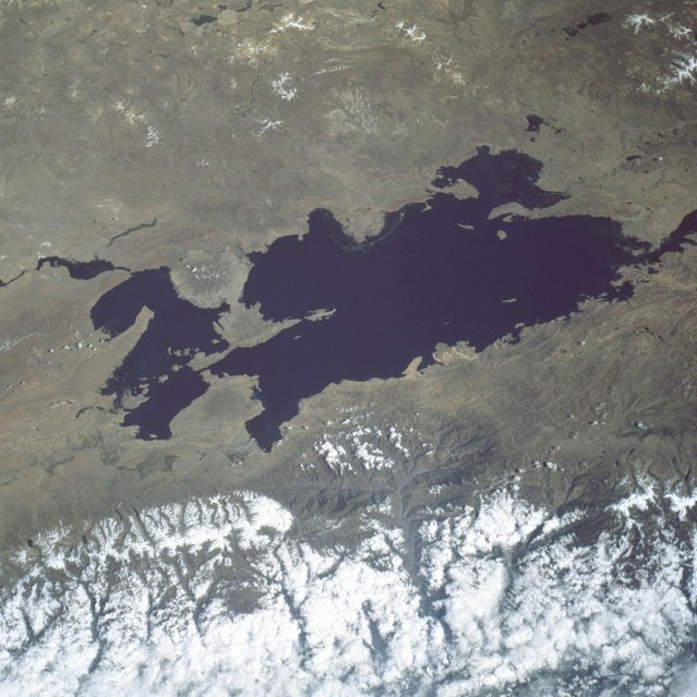 Lake_titicaca.jpg Lake_titicaca.jpg