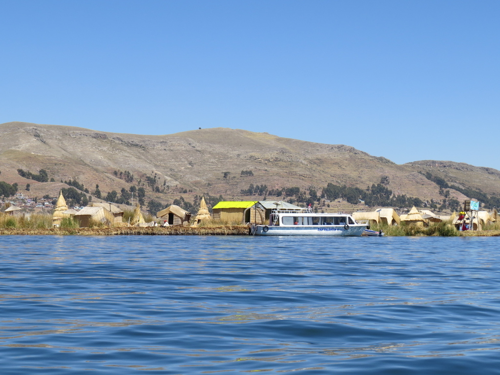 Floating island _Lake Titicaca_Barry Hsiung201710 (2).jpg Floating island _Lake Titicaca_Barry Hsiung201710 (2).jpg