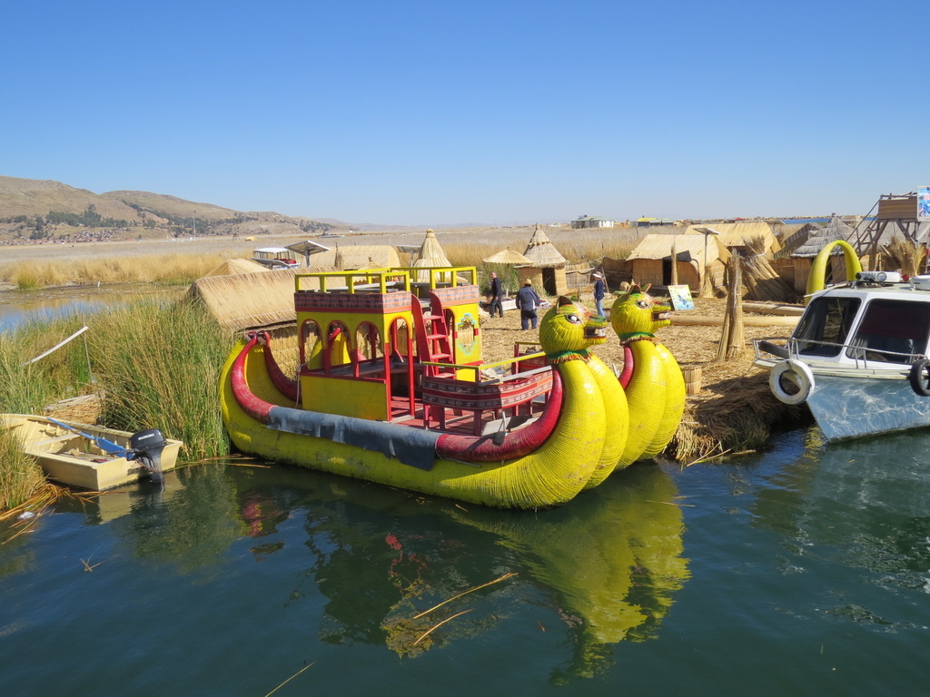 Totora_Lake Titicaca_Peru_Barry Hsiung201710 (4).jpg Totora_Lake Titicaca_Peru_Barry Hsiung201710 (4).jpg