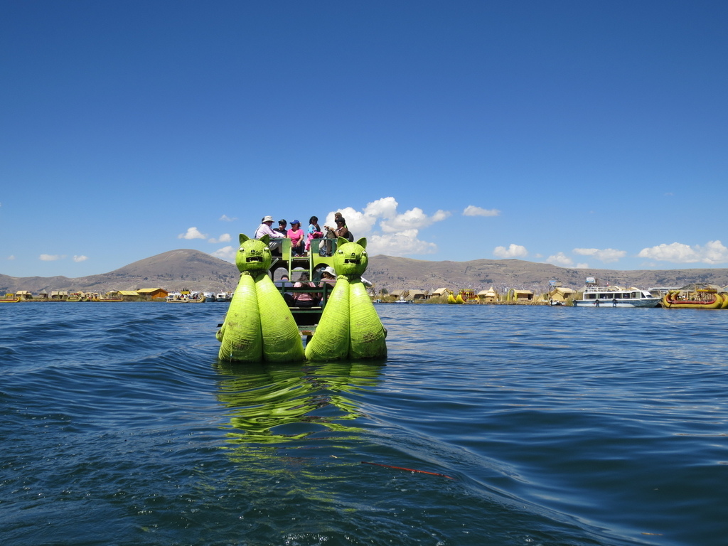 Totora_Lake Titicaca_Peru_Barry Hsiung201710 (3).jpg Totora_Lake Titicaca_Peru_Barry Hsiung201710 (3).jpg