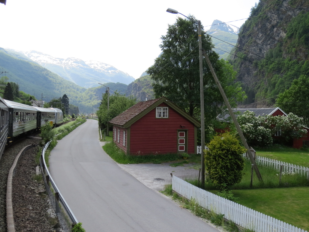 Flamsdalen_Flåmsbana_Norway_BHsiung2016 (3).jpg Flamsdalen_Flåmsbana_Norway_BHsiung2016 (3).jpg