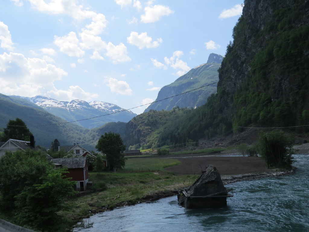 Flamsdalen_Flåmsbana_Norway_BHsiung2016 (2).jpg Flamsdalen_Flåmsbana_Norway_BHsiung2016 (2).jpg