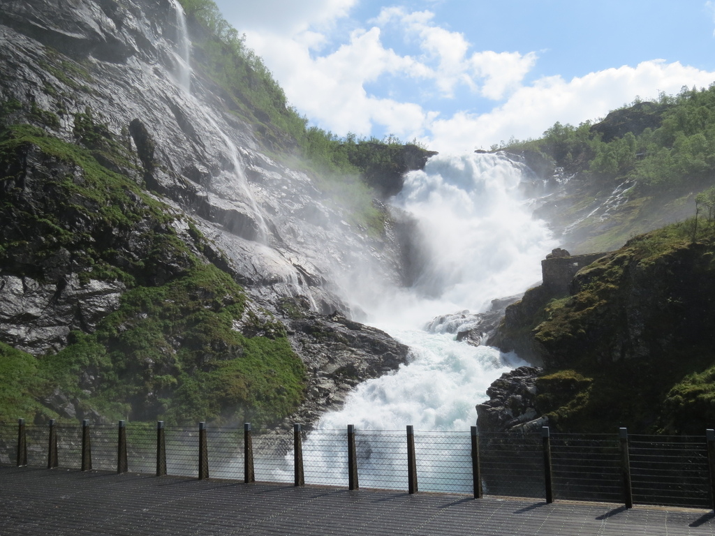 Kjosfossen_Flåmsbana_Norway_BHsiung2016.jpg Kjosfossen_Flåmsbana_Norway_BHsiung2016.jpg