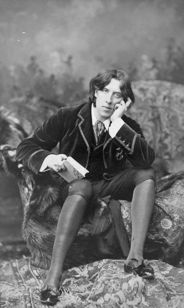 Oscar_Wilde_by_Napoleon_Sarony_(1821-1896)_Number_18_b.jpg Oscar_Wilde_by_Napoleon_Sarony_(1821-1896)_Number_18_b.jpg