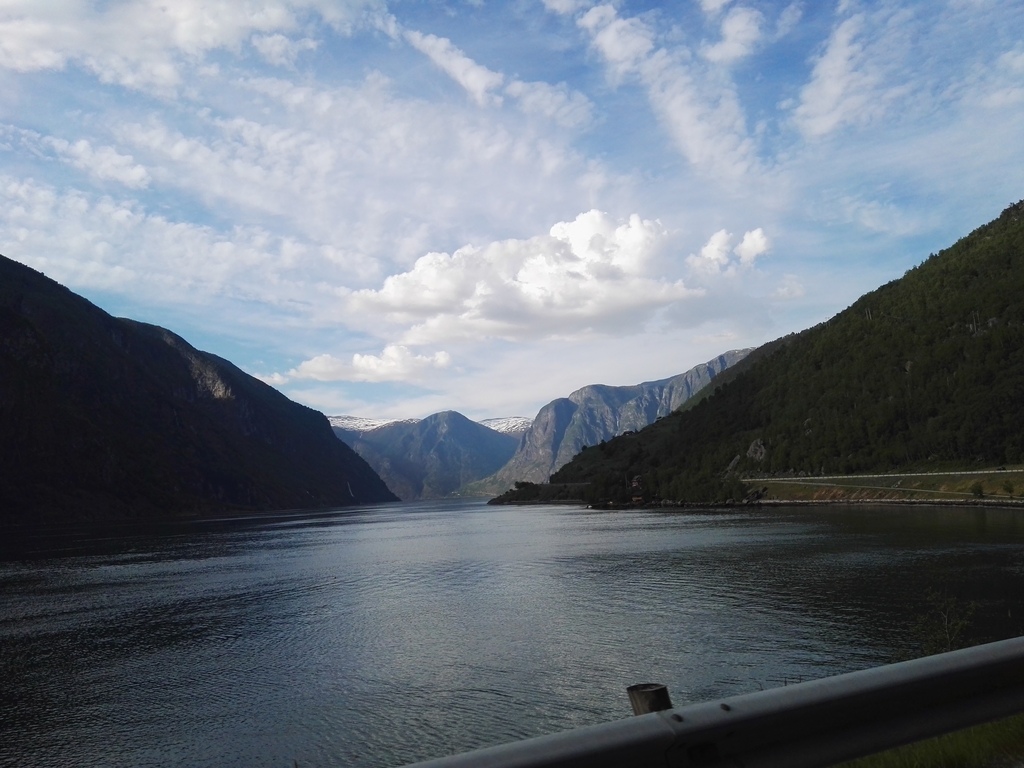 挪威自駕遊 (2):博爾貢木板教堂、泰盈湖及艾于蘭峽灣景觀道 挪威自駕遊 (2):博爾貢木板教堂、泰盈湖及艾于蘭峽灣景觀道