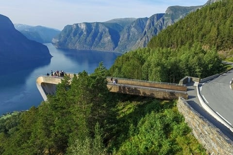 挪威自駕遊 (2):博爾貢木板教堂、泰盈湖及艾于蘭峽灣景觀道 挪威自駕遊 (2):博爾貢木板教堂、泰盈湖及艾于蘭峽灣景觀道